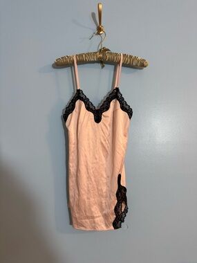 victoria’s secret “tease” pink with black lace detail slip dress size XS